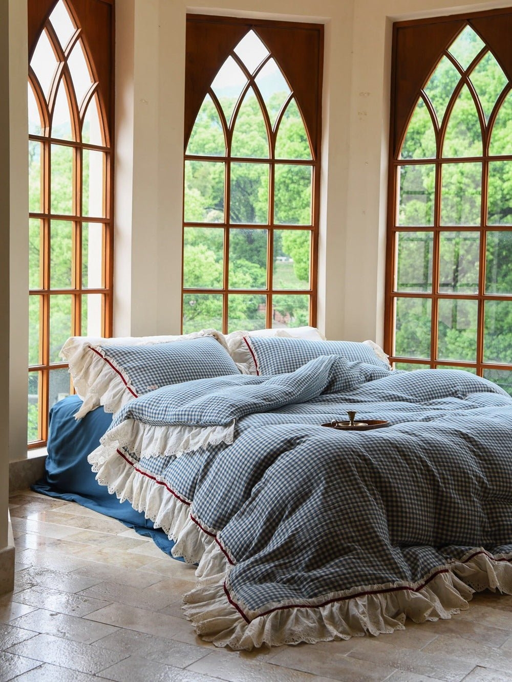 Bedding Set: Gingham Pattern and Eyelet Ruffles Cottage