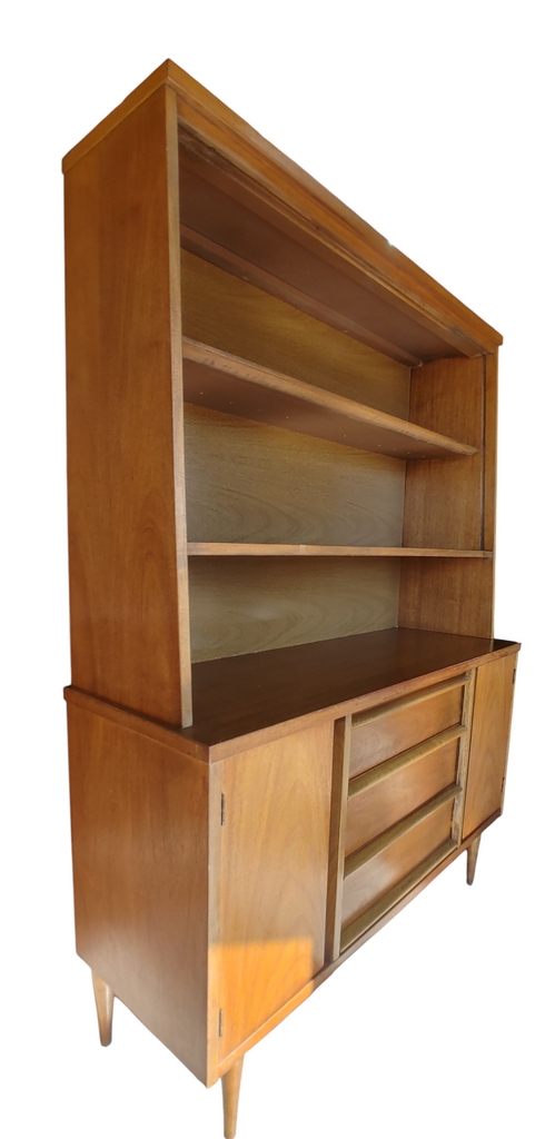 China Cabinet Open Shelving Tapered Leg Bassett Unit