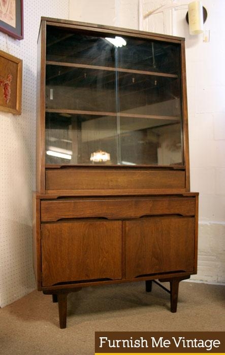 China Cabinet Sculpted Pulls Walnut Sliding Glass Case