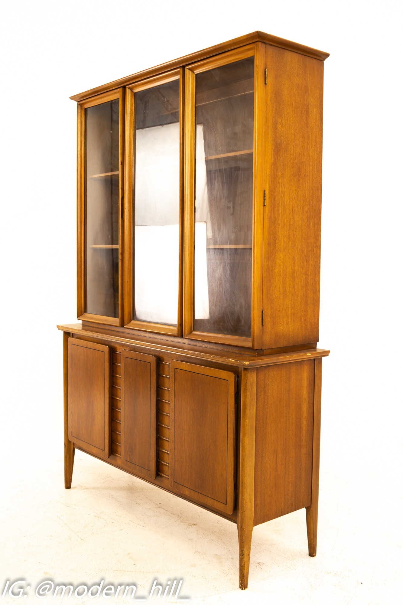 China Cabinet Slatted Door Detail Mirrored Back Unit