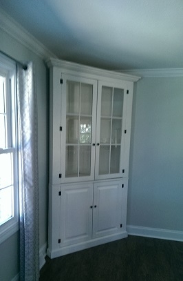 Corner China Hutch with Six Pane Mullions and White Finish