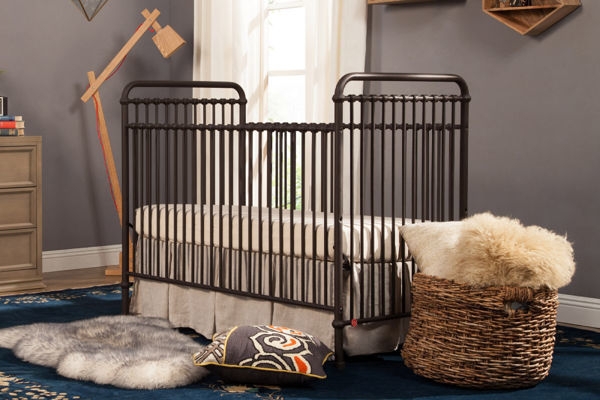 Crib Vintage Iron Finish and Curved Top Rails Spindle Details