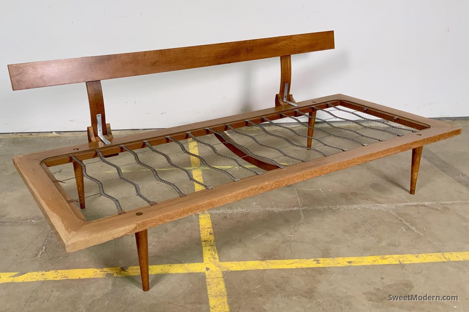 Daybed Frame With Zig-Zag Springs and Open Backrest Design