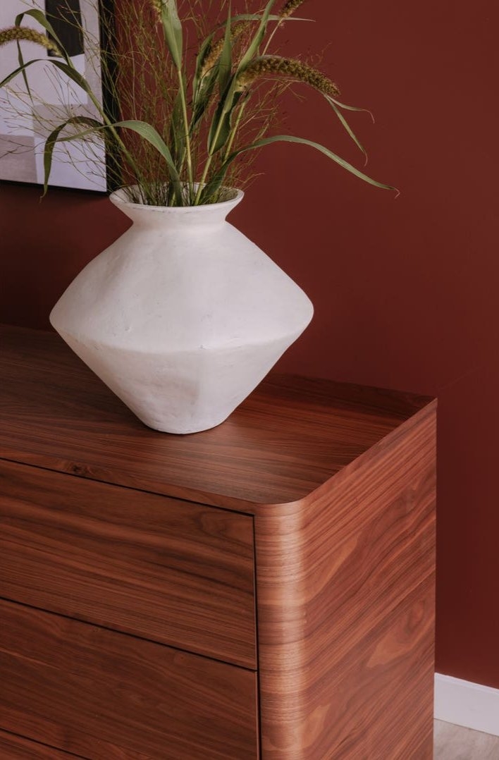 Dresser in Walnut Brown Wood with Horizontal Grain