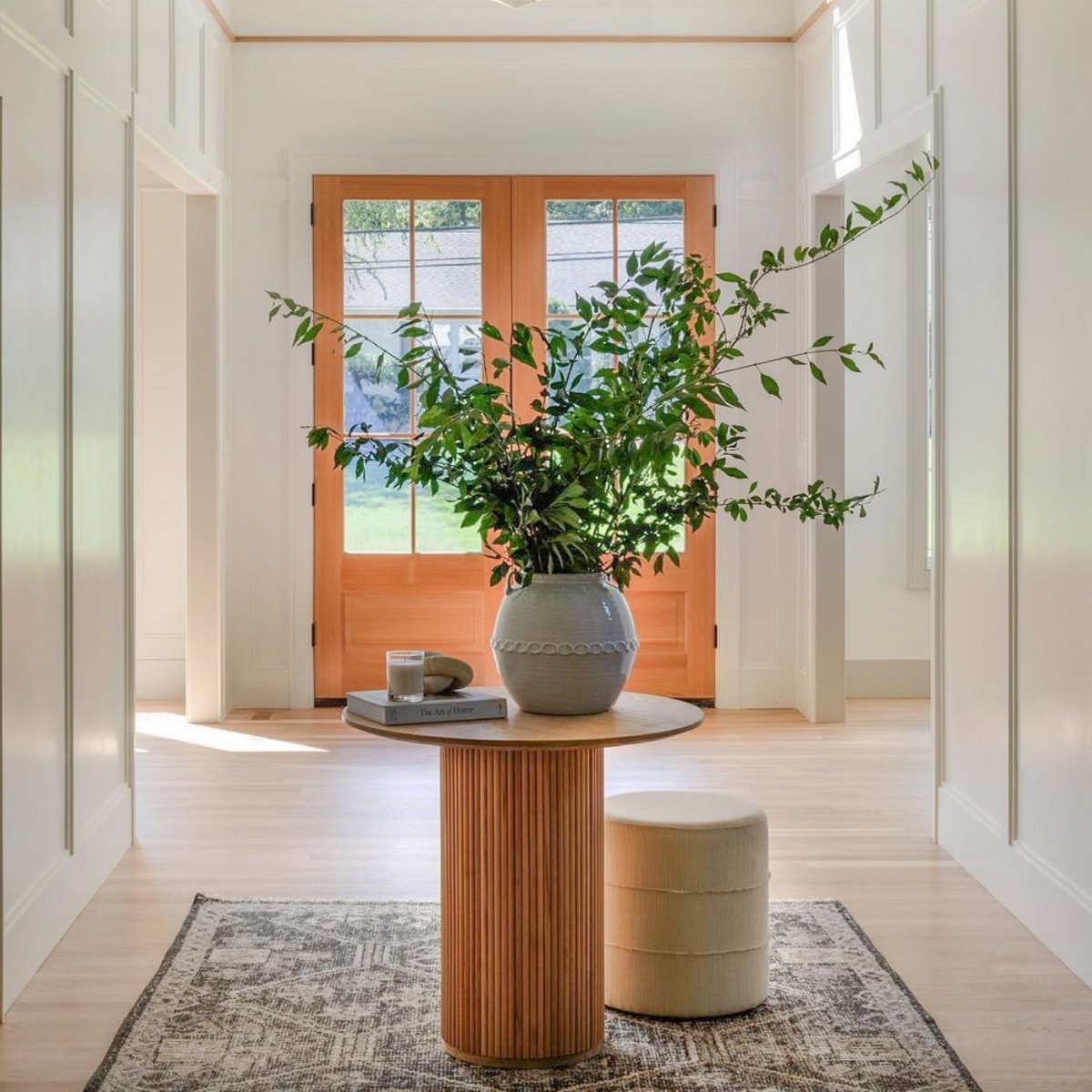Entryway Table With Fluted Pedestal And Round Silhouette