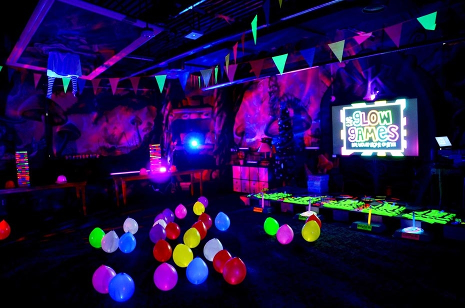 Game Room: UV Reactive Decor with Floor Scattered Balloons