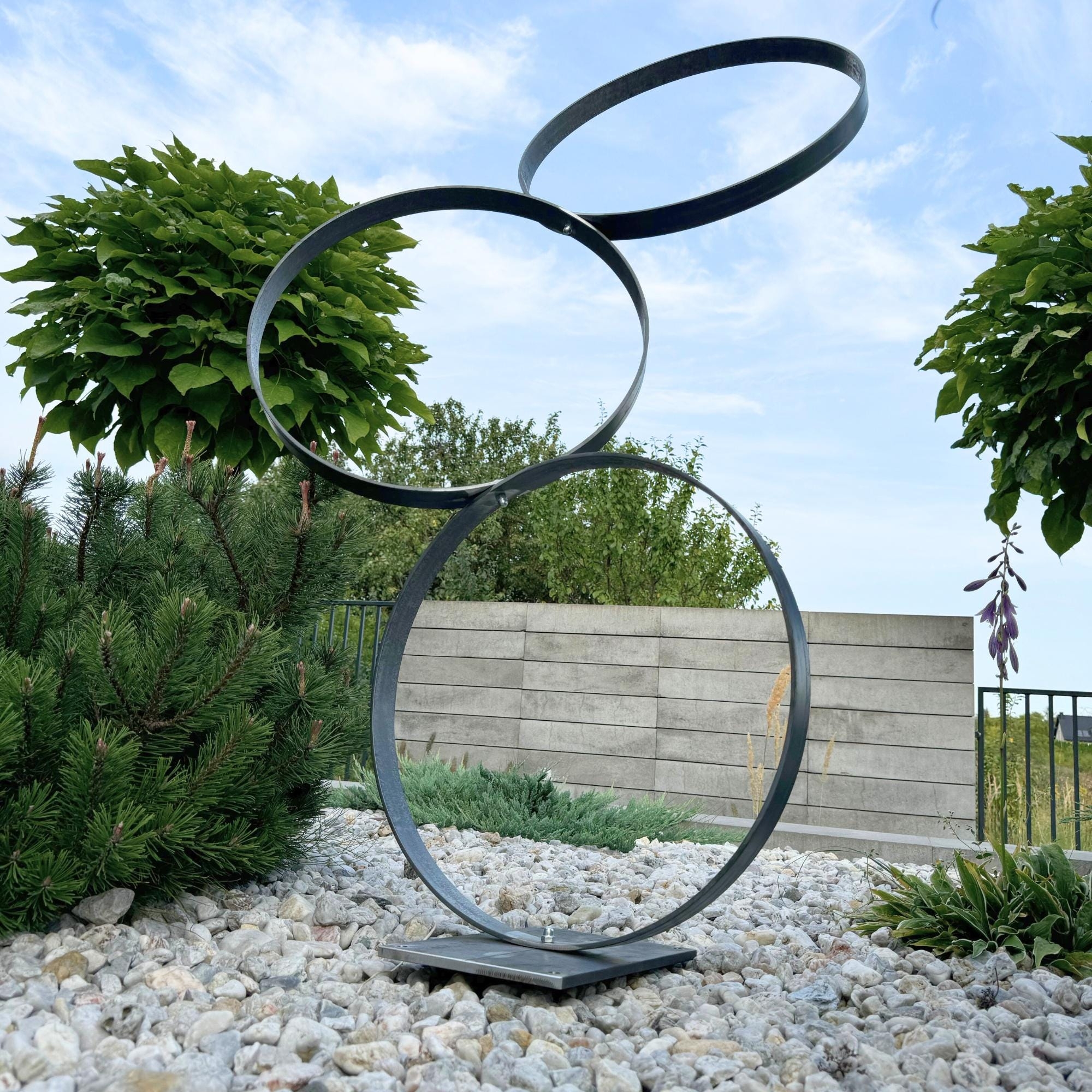 Garden Sculpture featuring Interlocking Rings Raw Steel Yard Art