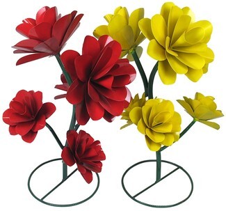 Garden Sculpture: Five Bloom Arrangement Wire Base Decor