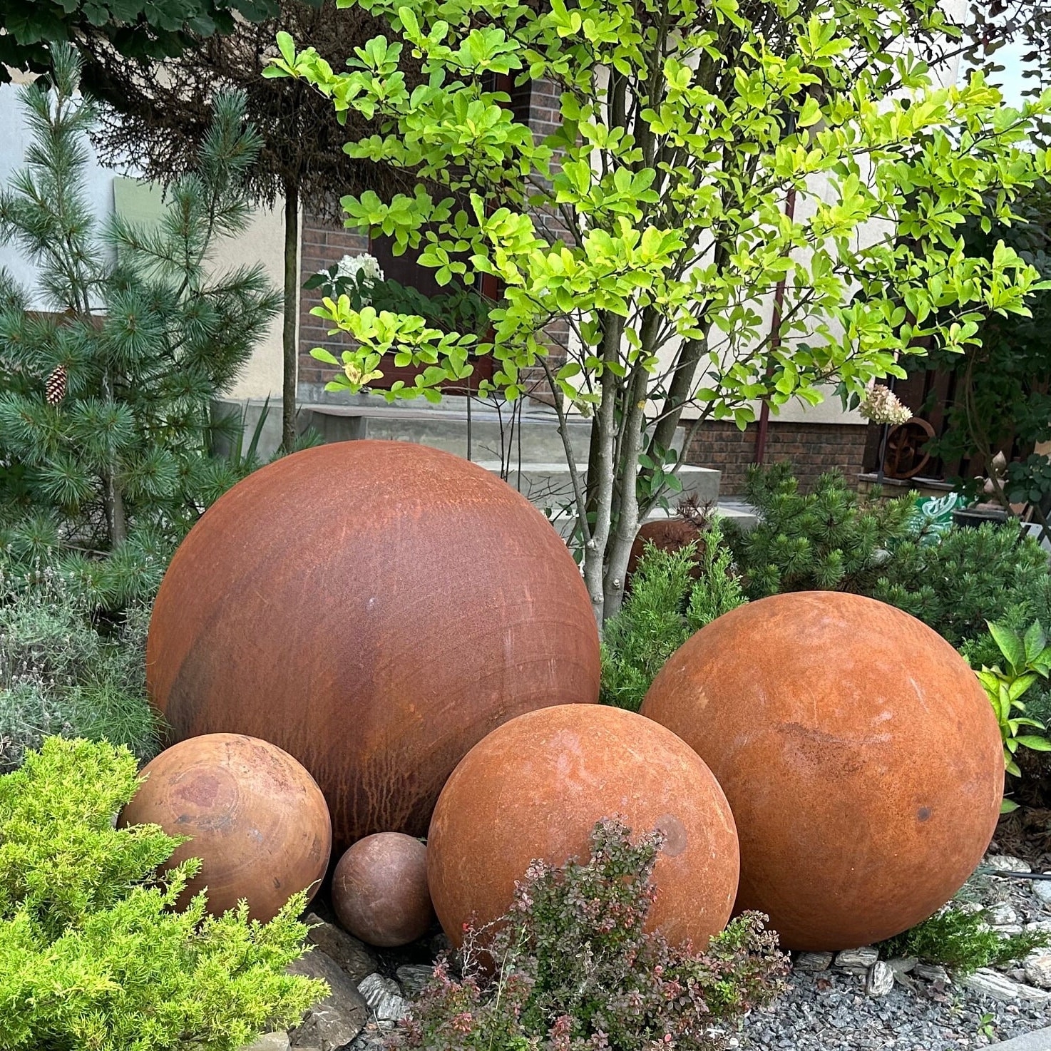 Garden Sculpture: Rusted Metal Zen Minimalist Outdoor Art