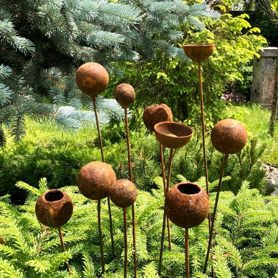 Garden Stakes: Rain Catcher Cups Metal Flower Buds