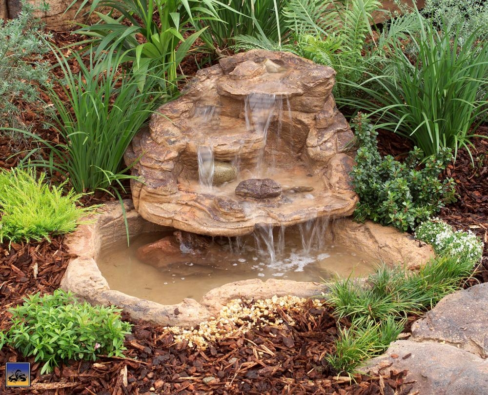 Garden Waterfall: Integrated Pond Stone Like Texture