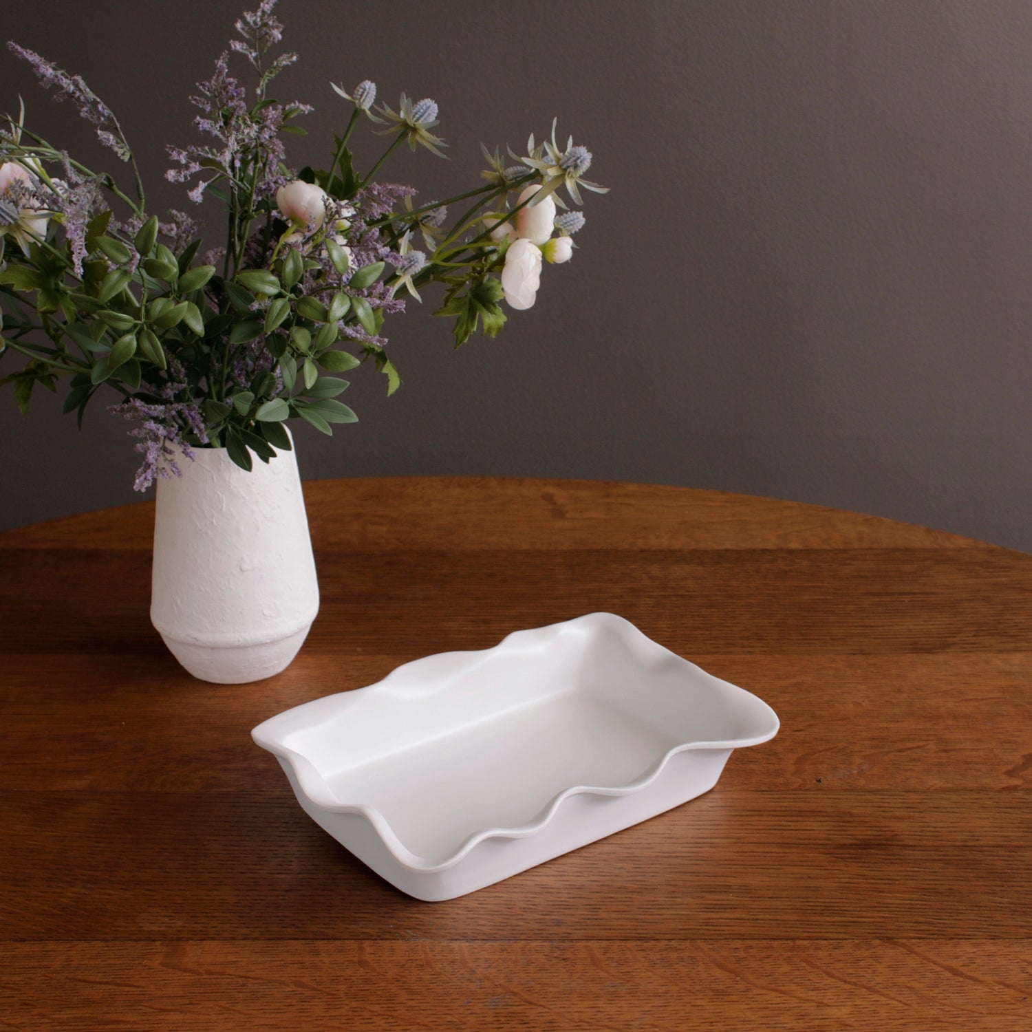 Guest Towel Holder Wavy Edge Matte White Sculptural Dish