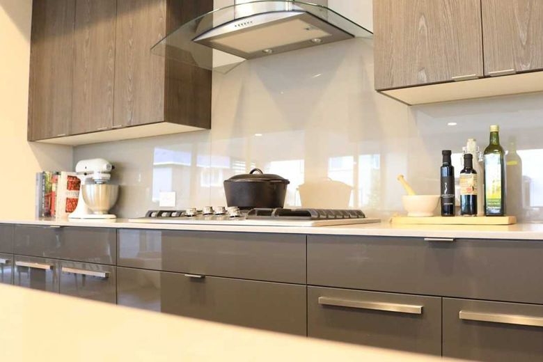 Kitchen Backsplash Curved Glass Hood and Glossy Grey Slab Cabinets