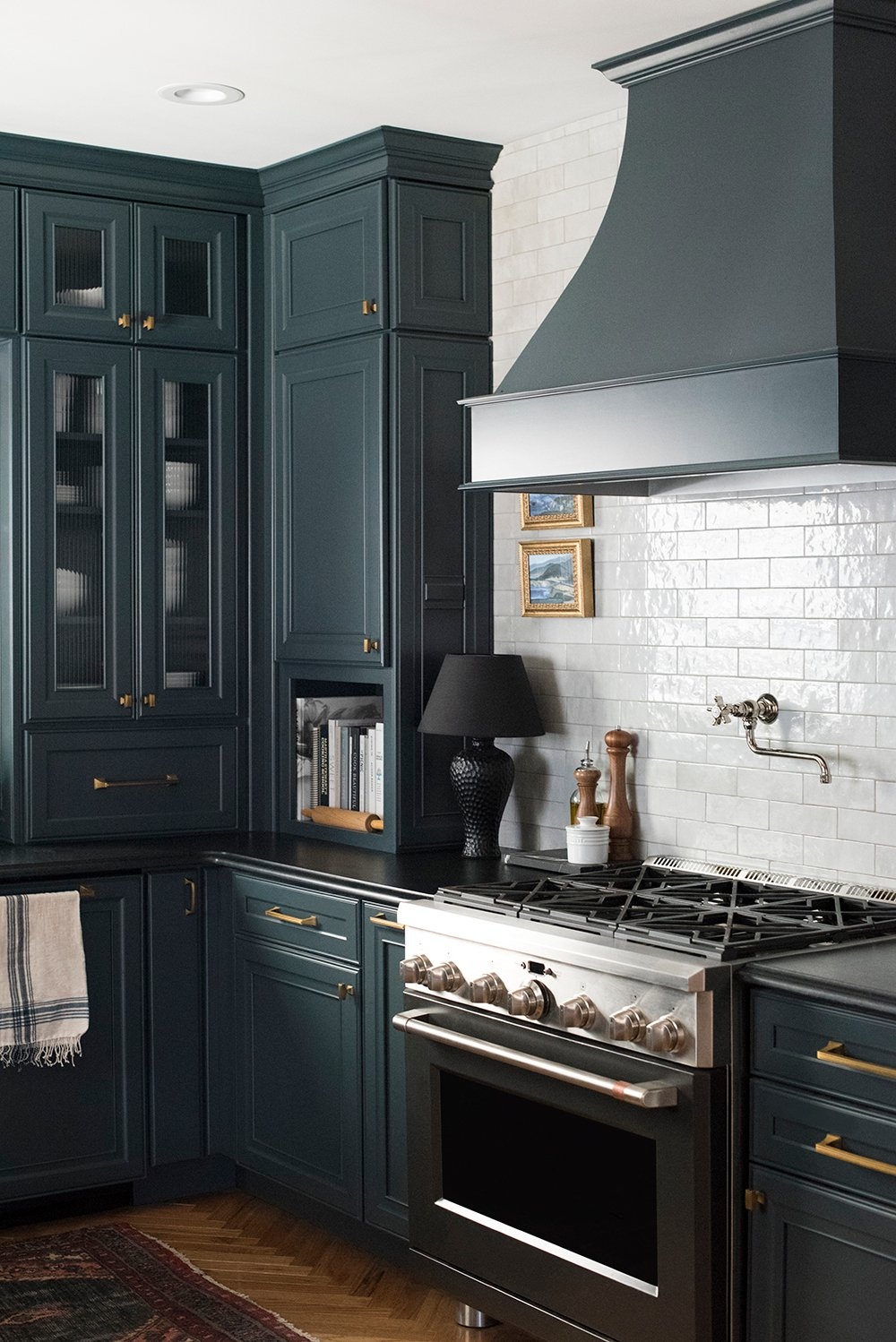 Kitchen Countertop Lamp Teal Cabinets White Subway Tile