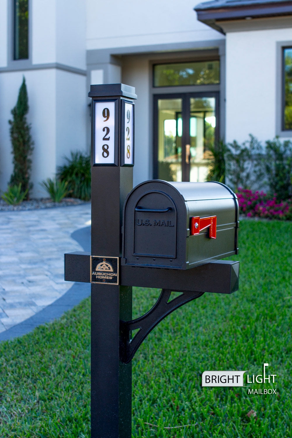 Mailbox: Solar Illuminated Black Post with Vertical House Numbers