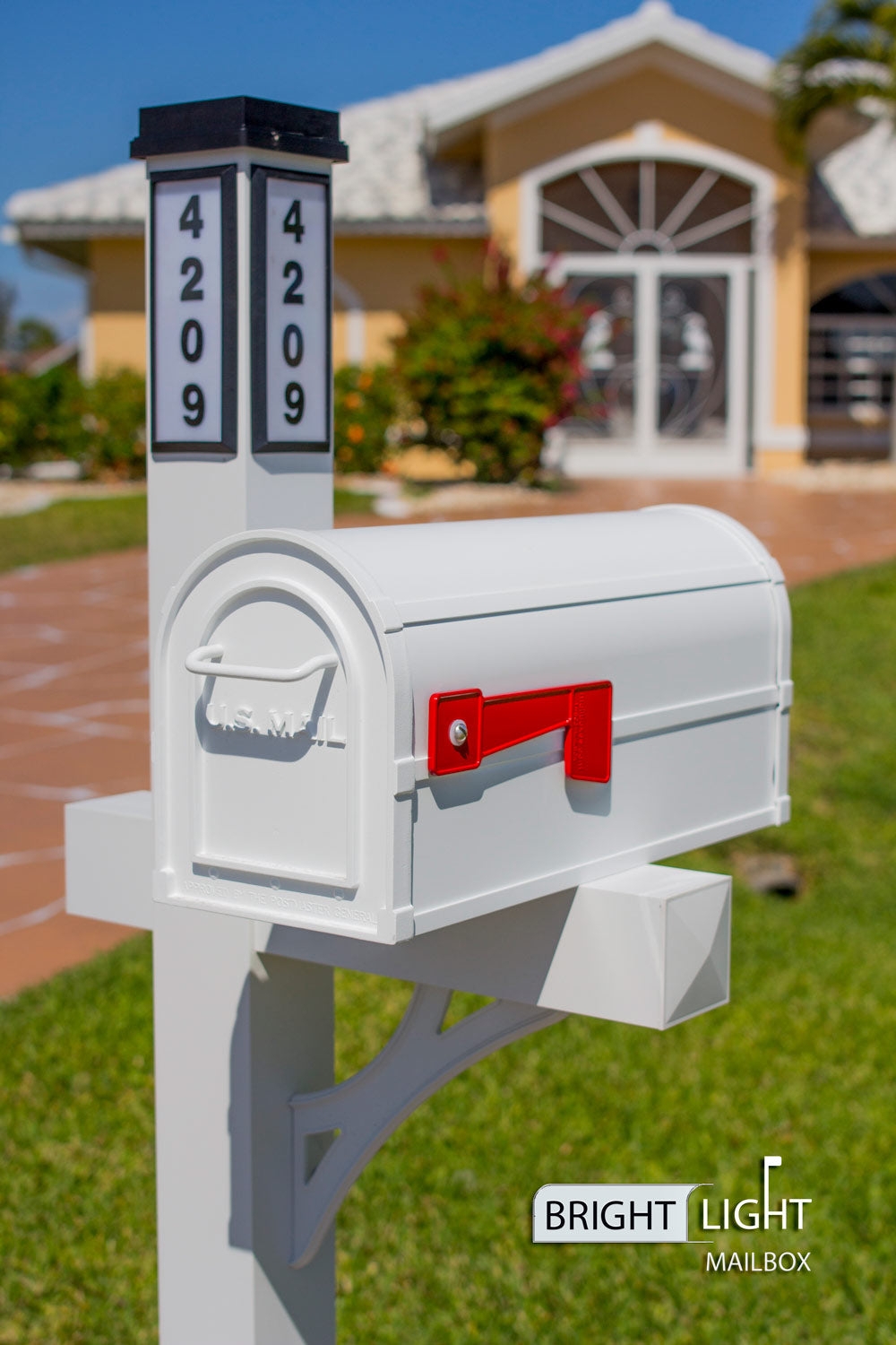 Mailbox: Vertical Address Panels and Solar Cap Light in Crisp White