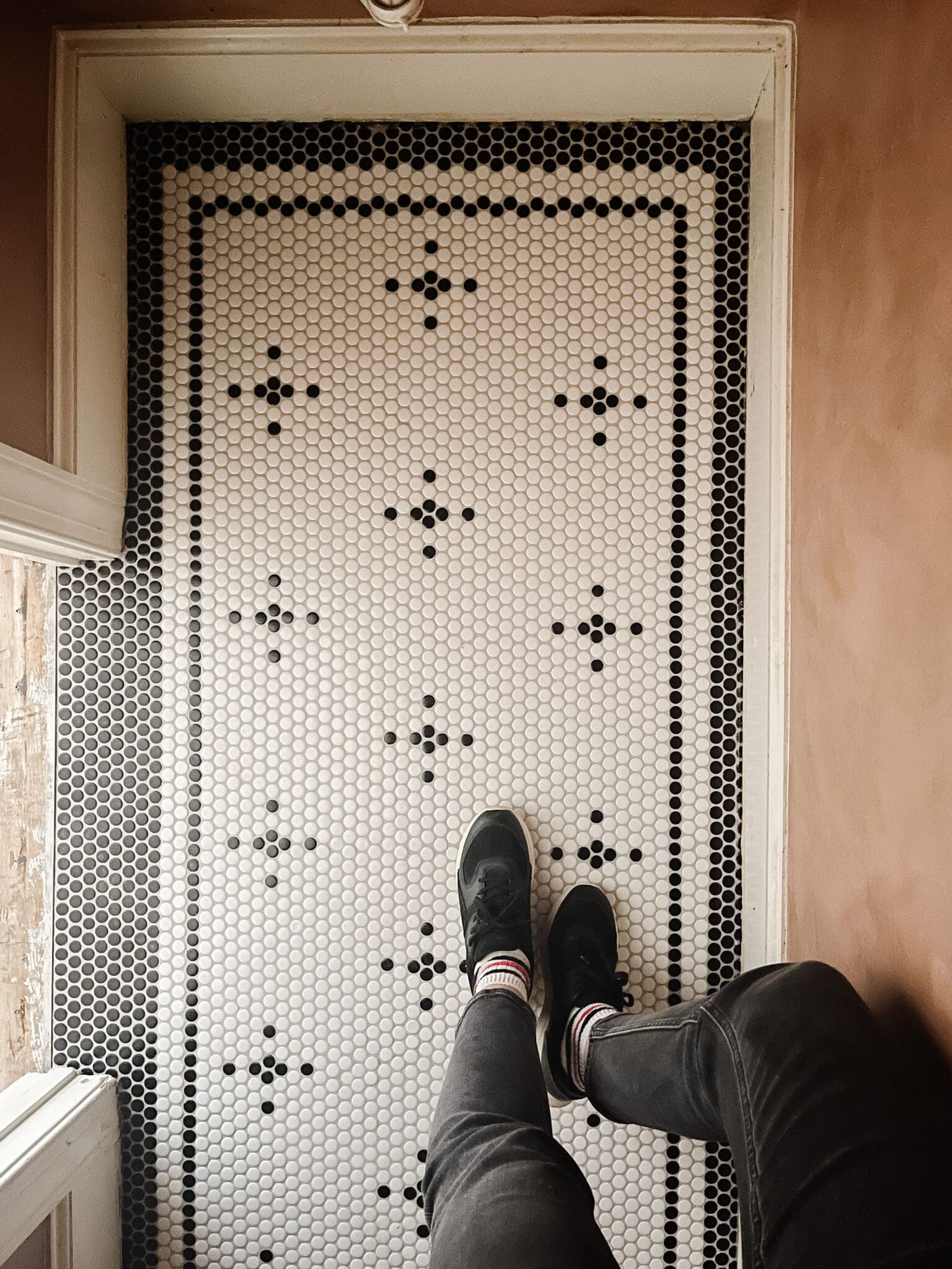 Penny Tile Flooring Matte Black White Double Border Motif