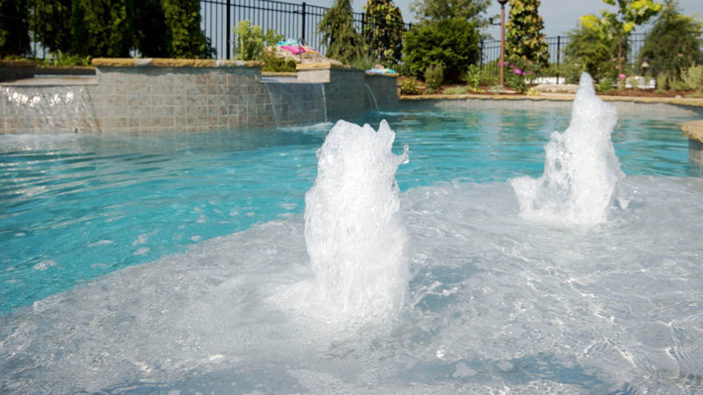 Pool Bubbler Vertical Fountain Jets for Shallow Tanning Ledge