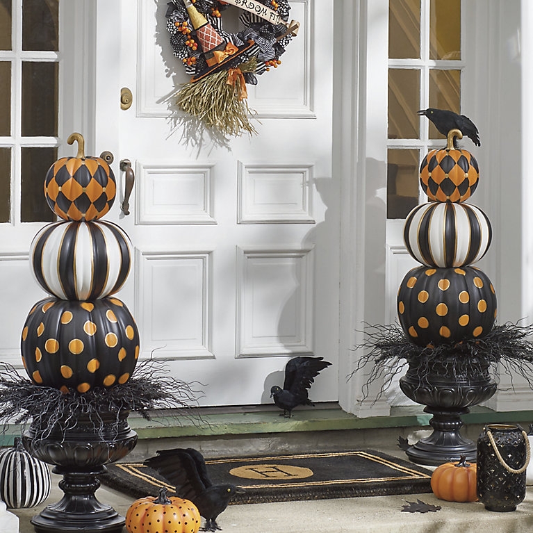 Pumpkin Topiary Crow Accents Ornate Base Harlequin Pattern