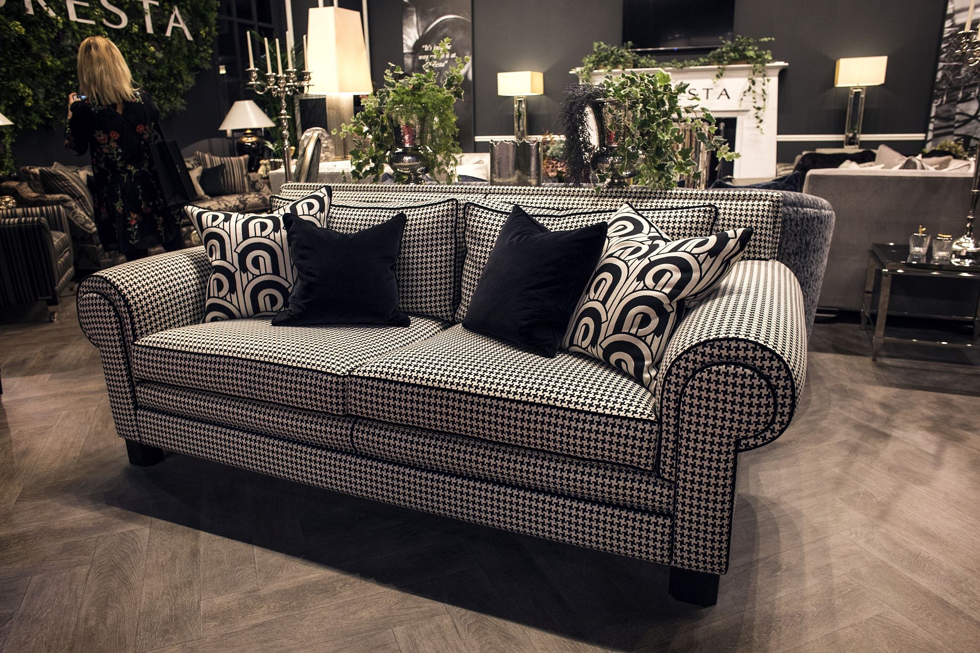 Sofa Houndstooth Pattern Rolled Arms Monochrome Style