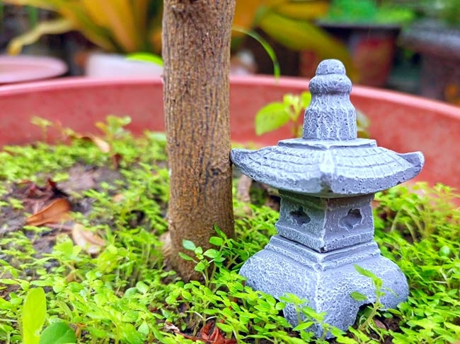Stone Lantern Pagoda Shape Desktop Scale Bonsai Decor