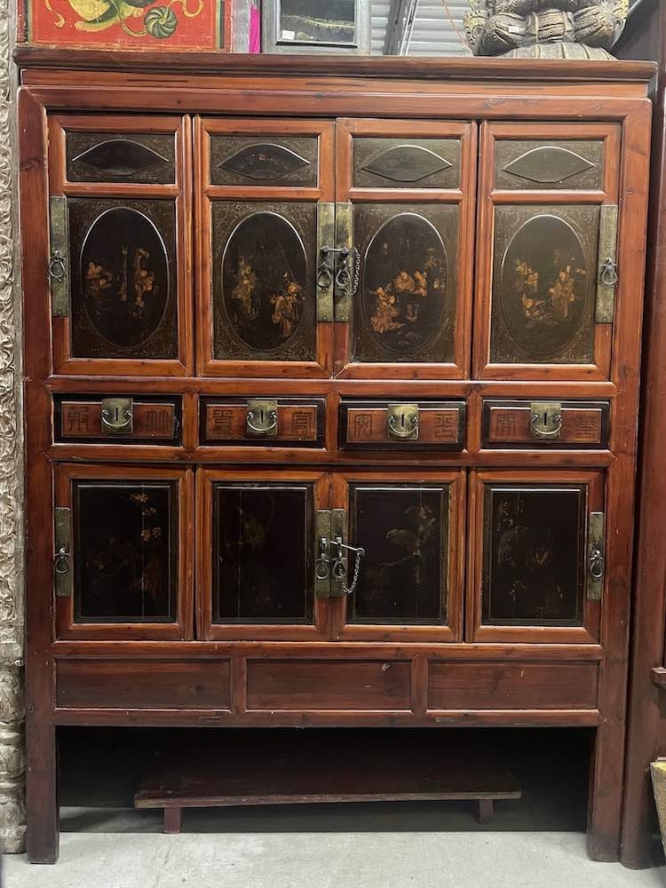 Storage Cabinet Eight Door Design and Calligraphy Drawer Detail