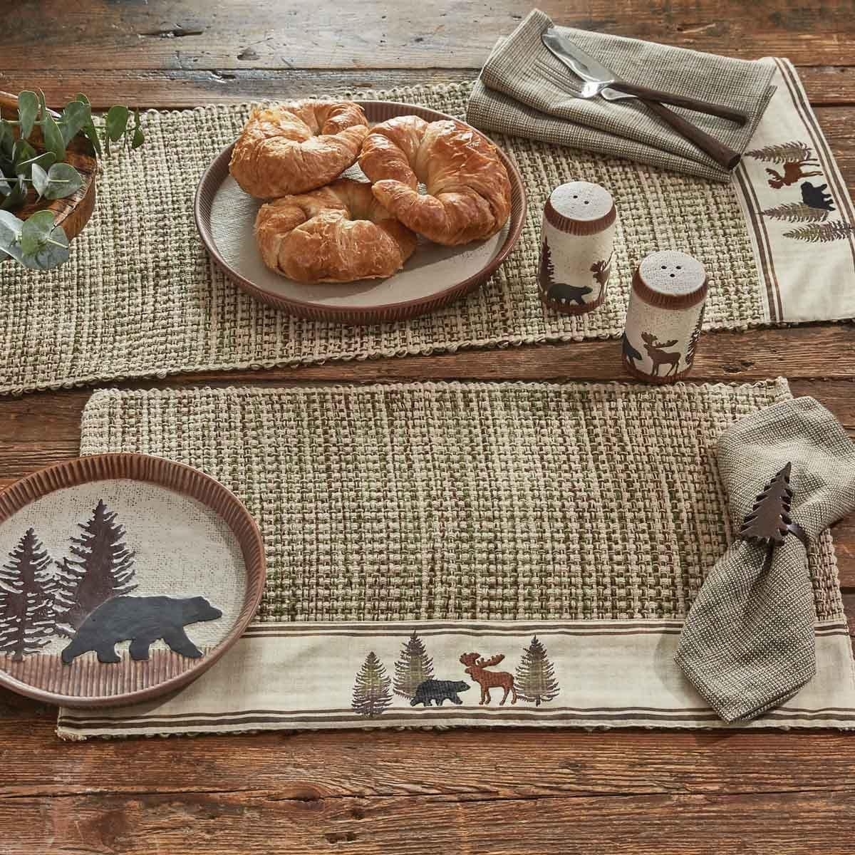 Table Linens: Wildlife Border Rustic Wildlife Placemats