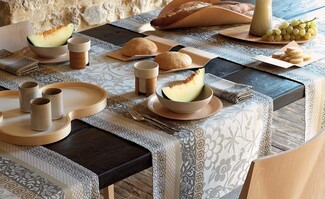 Table Runner: Jacquard Weave Cross Table Runner Layout
