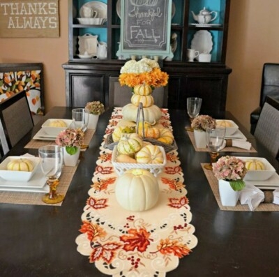 Table Runner Set: Scalloped Edge Autumn Leaf Dining Linens