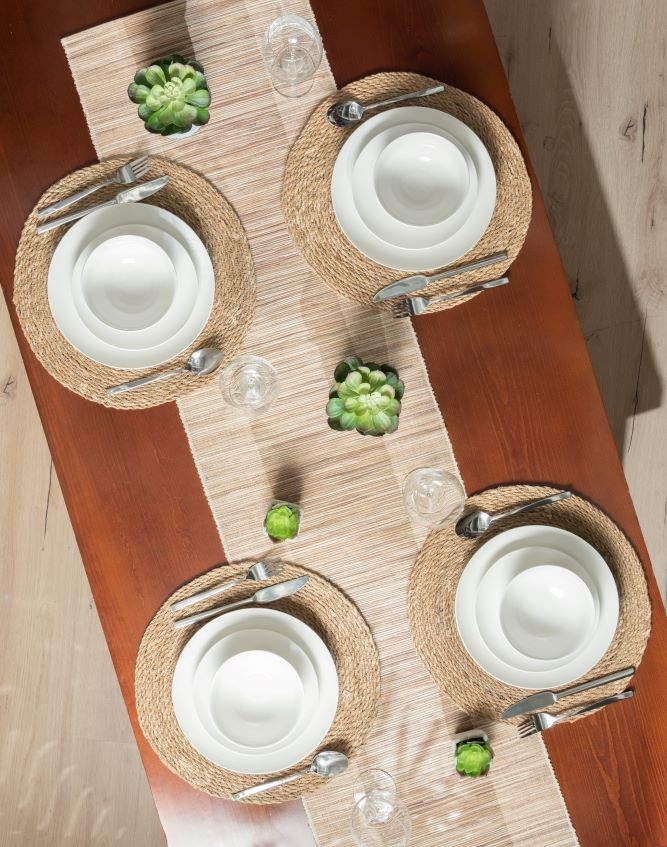 Table Setting: Ribbed Runner Organic Modern Table Setting