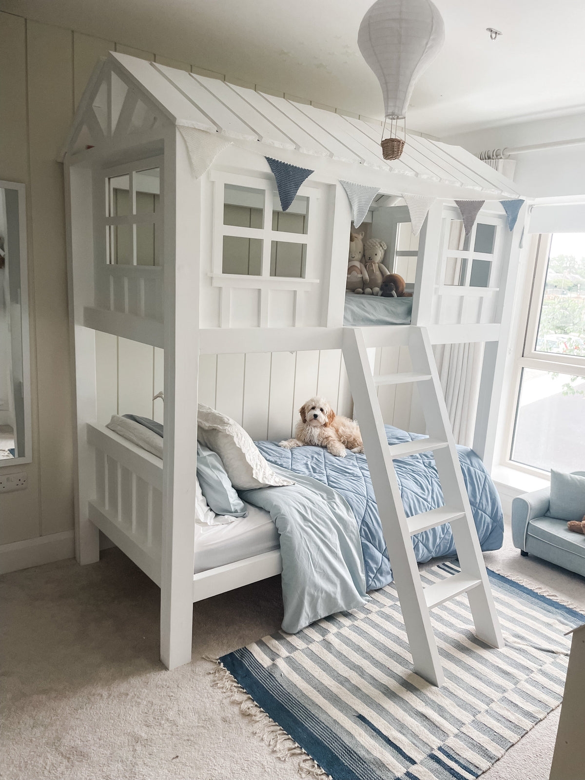 Treehouse Bunk Bed: Window Facade & Cottage Style Bunk Bed