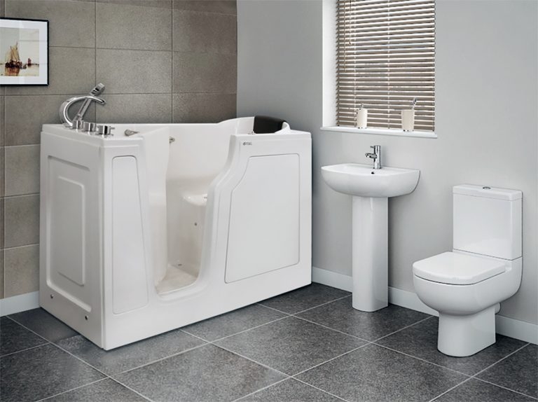 Walk In Bathtub with Accessible Door for Modern Bathing
