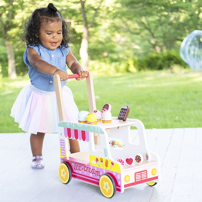 Walker Toy: Star Pattern Wheels and Wooden Push Handle