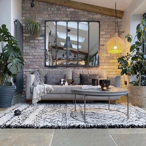 Area Rug: Monochrome Shaggy Rug Styling with Diamond Motif