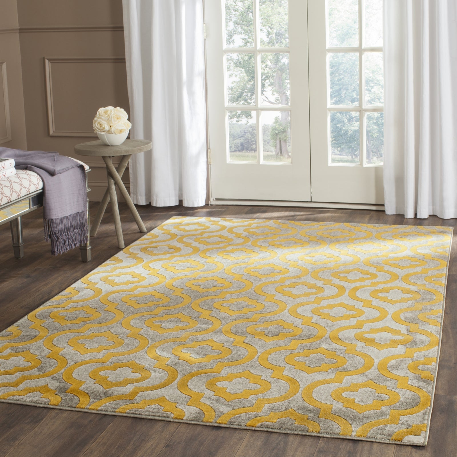 Area Rug Quatrefoil Pattern for Transitional Sunrooms