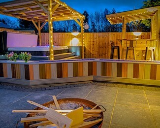 Backyard Entertainment Suite: Pergola Covered Living