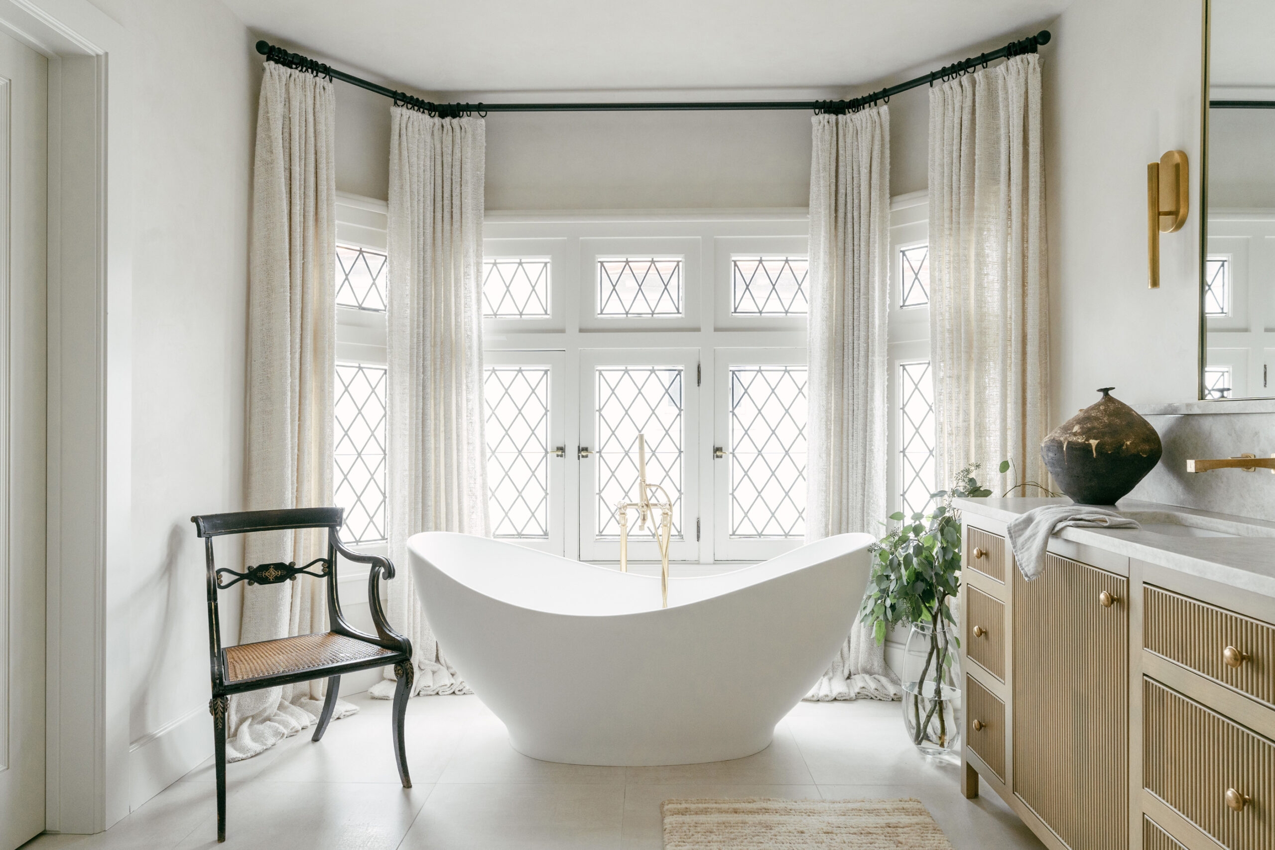Bathroom Vanity Reeded Wood Design Slipper Tub Interior