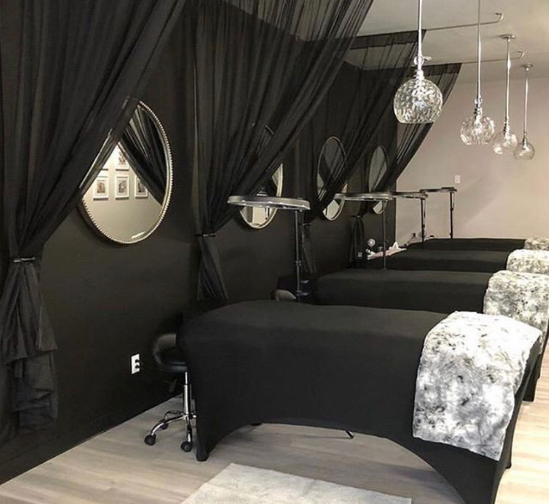 Beauty Treatment Bed Beaded Round Mirrors Black Design