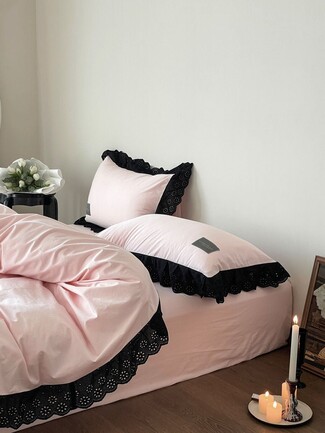 Bedding Set Black Eyelet Lace Strawberry Ruffled Style