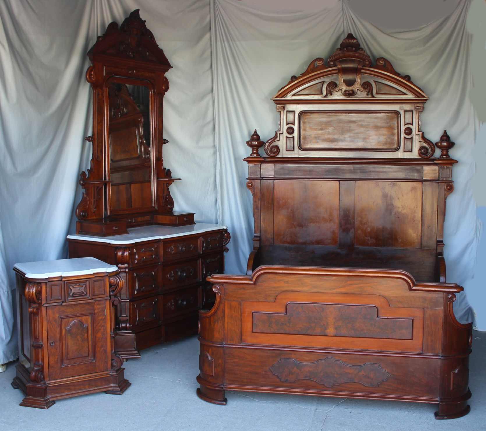 Bedroom Set: Marble Surface Top Antique Carved Bed Suite