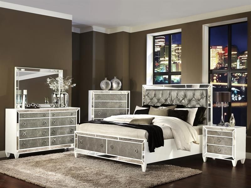 Bedroom Set with Mirrored Glass Borders and Texture