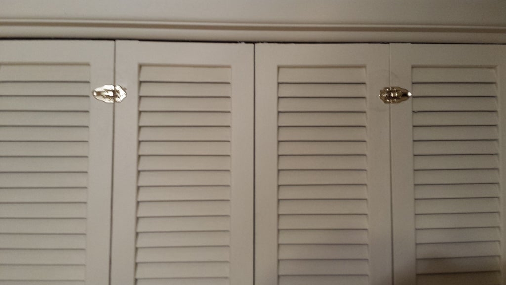 Bifold Doors Louvered Slats Off White Metal Latches Security