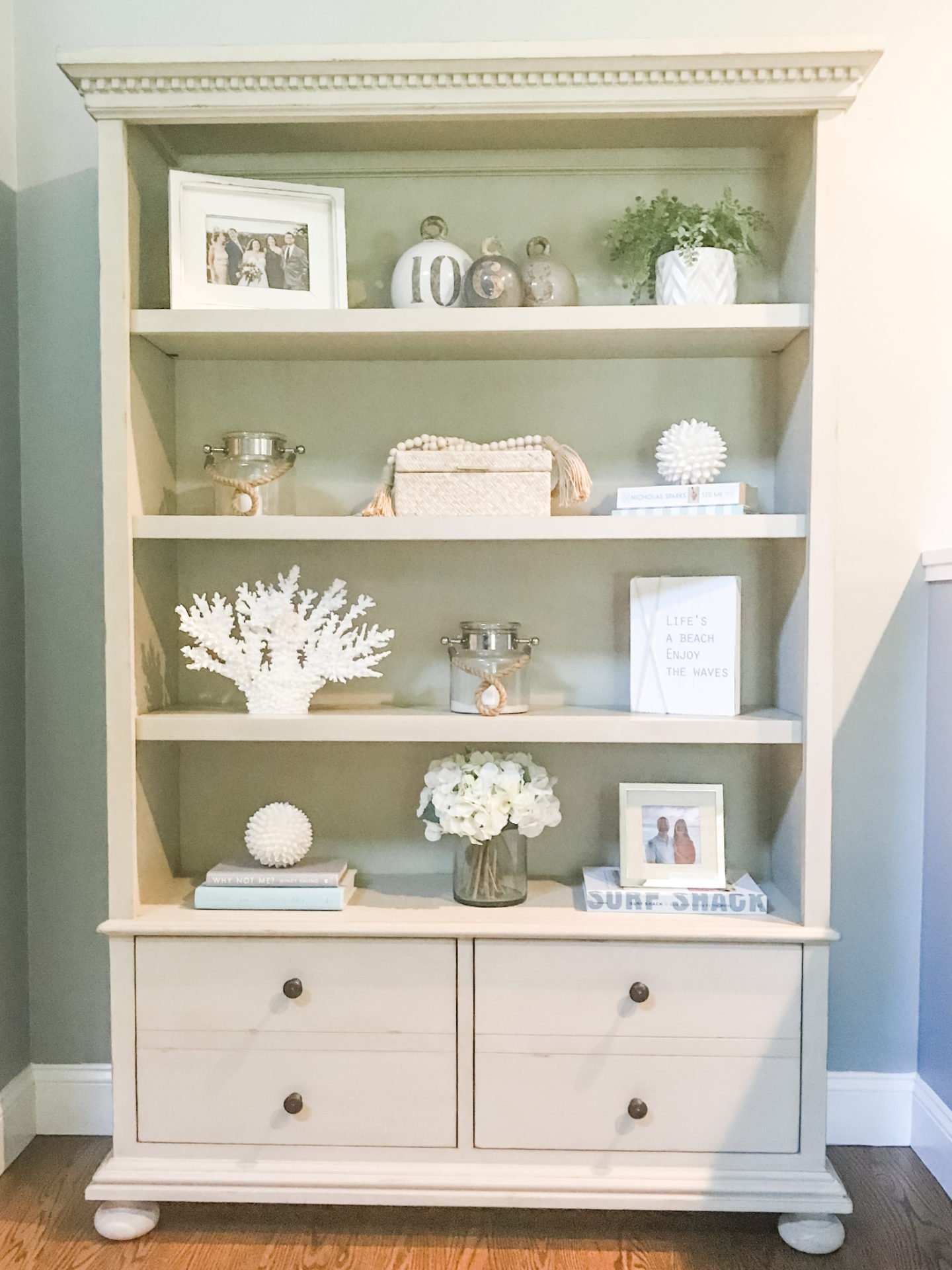 Bookshelf: Dentil Molding Beach House Open Shelving