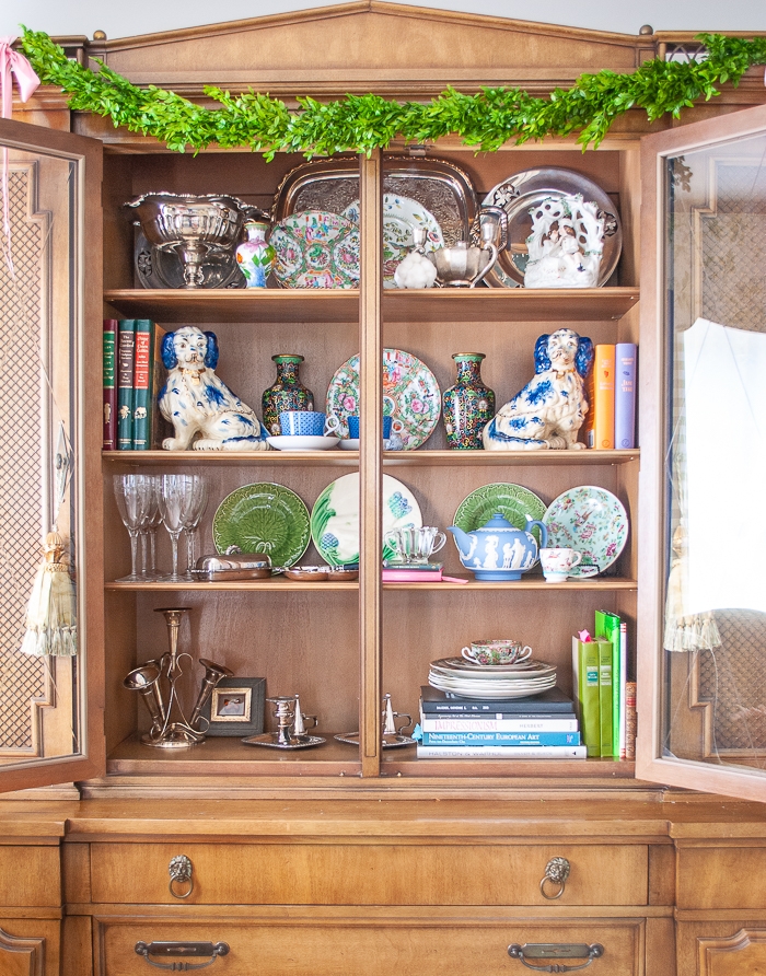China Cabinet Warm Wood Lattice Glass Doors Hutch