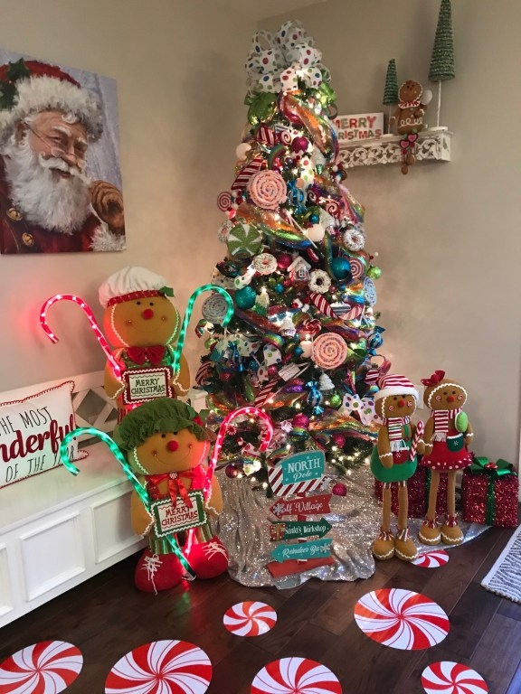 Christmas Tree: Gingerbread Characters and Candy Themed Decor