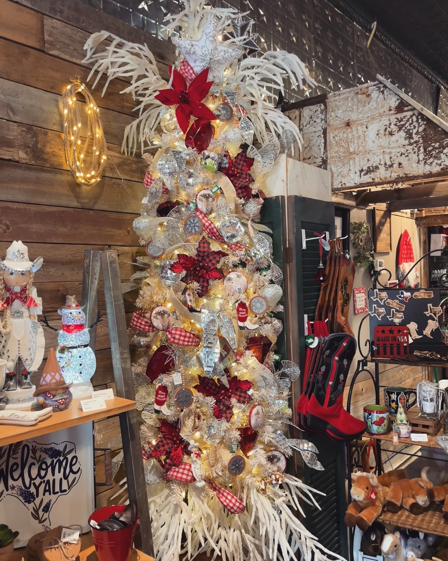 Christmas Tree with Slim Vertical Shape and Frosted White Branches