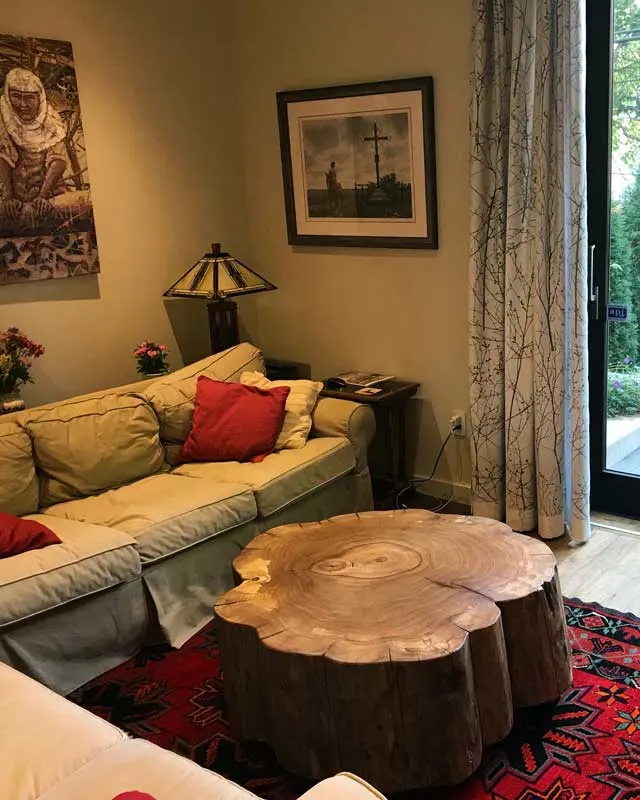 Coffee Table Chunky Stump Base Rustic Tree Ring Decor with Bark