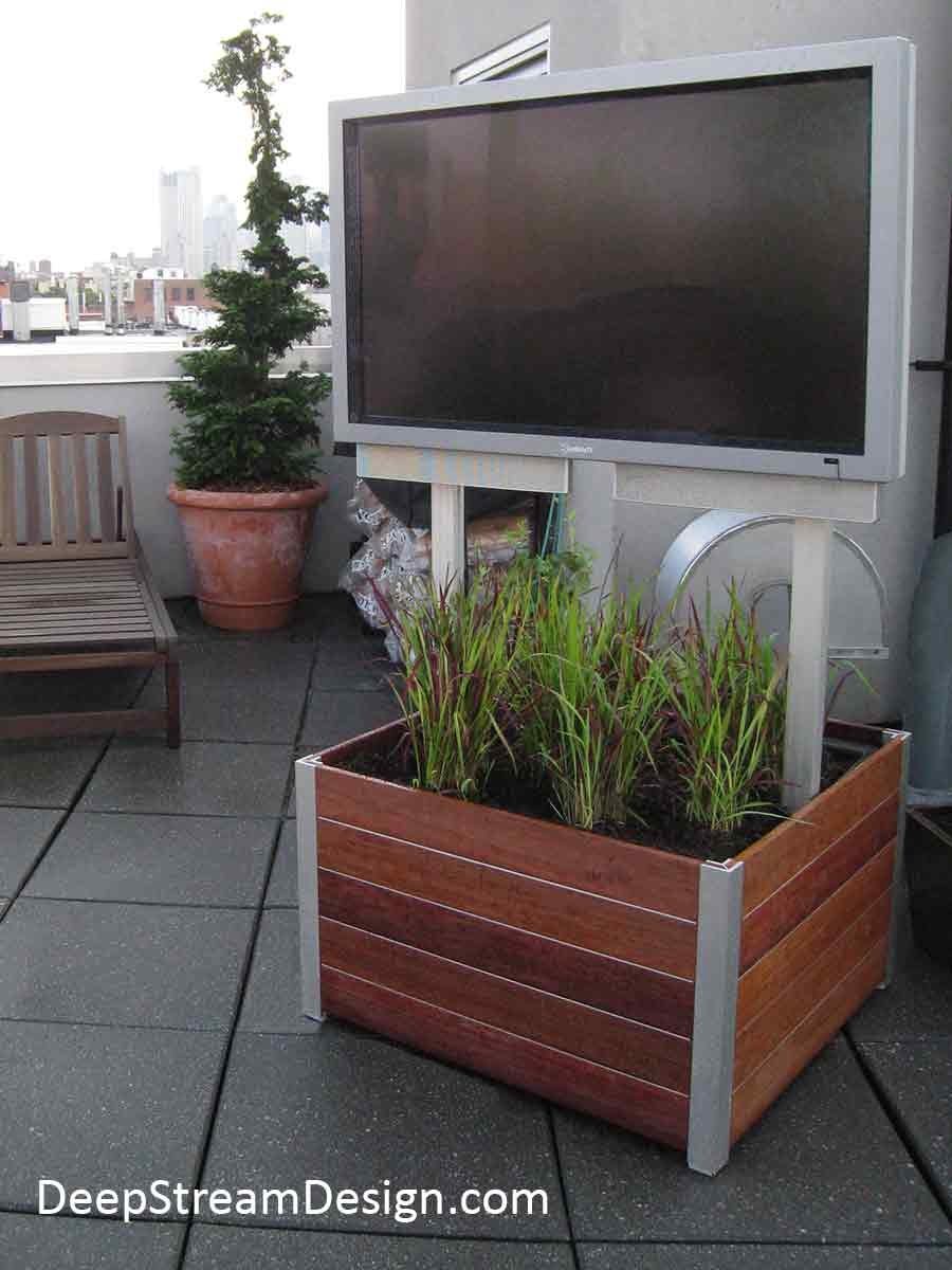 Garden Planter Mobile Wood Slats Integrated Mount Unit