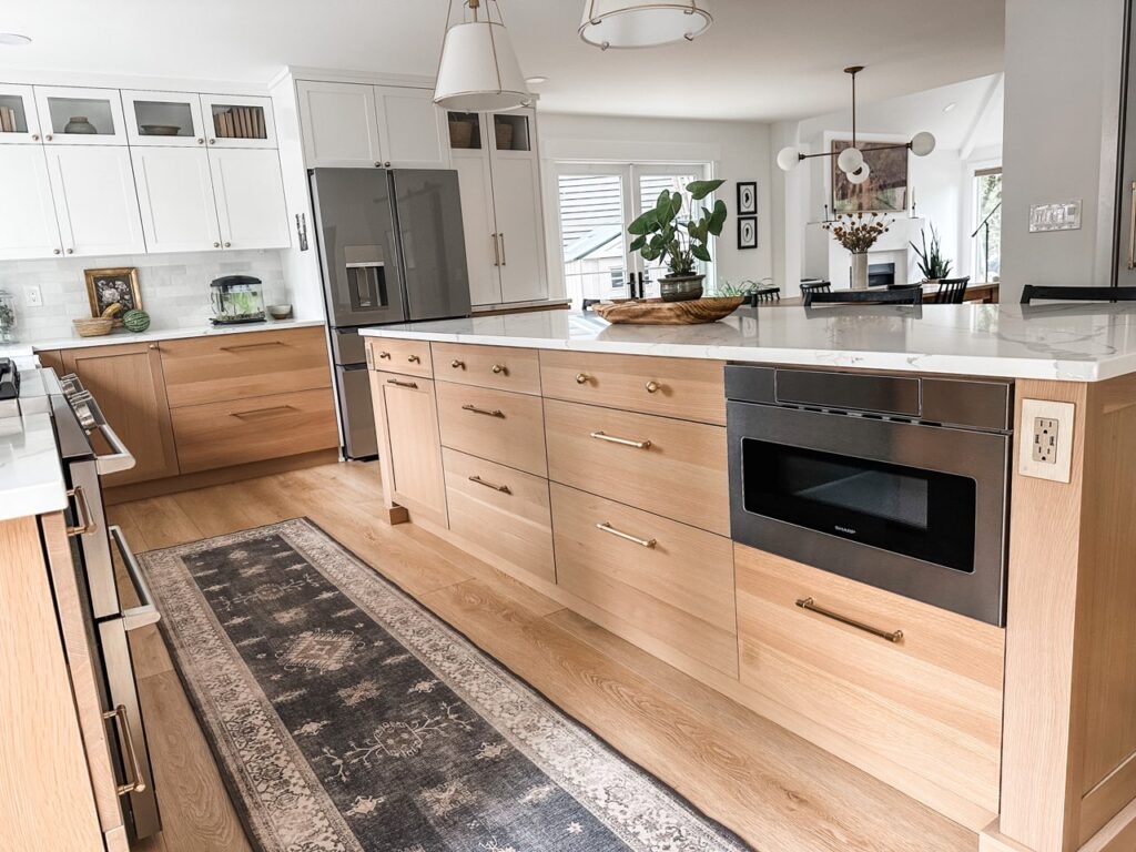 Kitchen Cabinetry: Horizontal Wood Grain Two-Tone Design