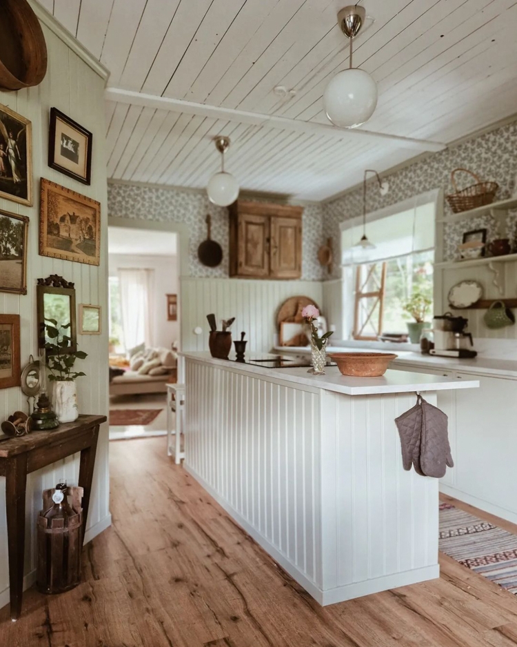 Kitchen Island Beadboard Island: Swedish farmhouse kitchen decor.